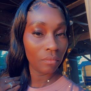 Meet your Posher, Narrah